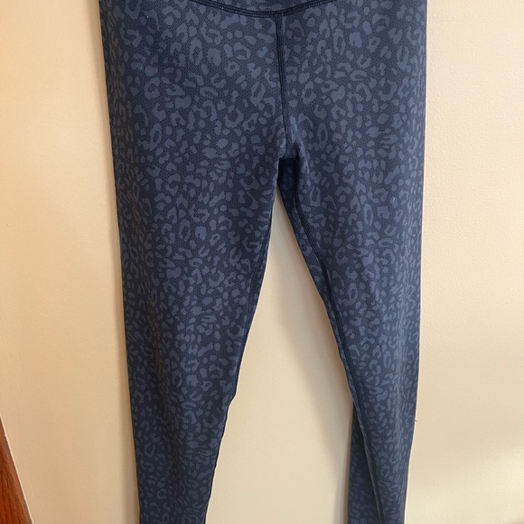 AE Offline Leopard High Waisted Leggings - Picture 3 of 12